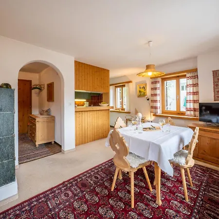 Apartment Chasa Rosa