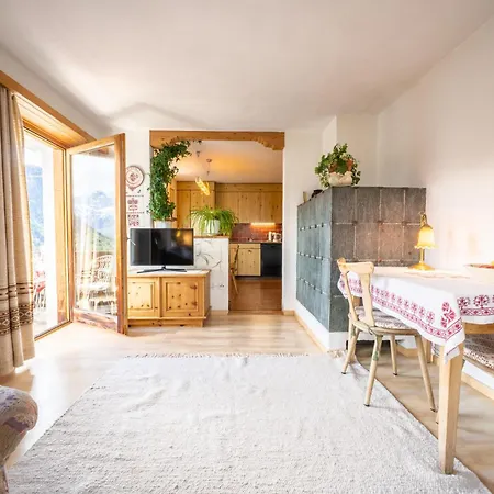 Chasa Rosa Apartment Vna