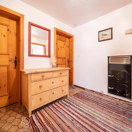 Apartment Chasa Rosa